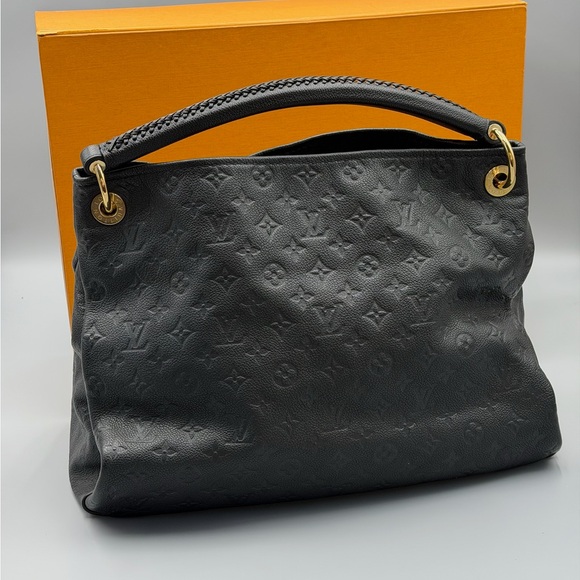 Louis Vuitton Handbags - Louis Vuitton Artsy MM black Empreinte